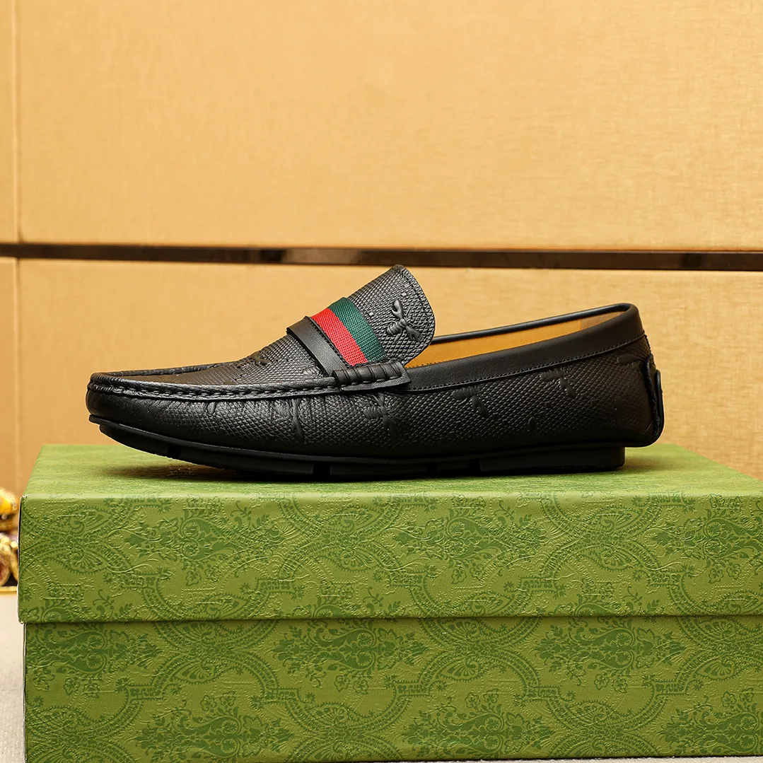 Men's shoes 💰380 💐 Product trademark: GUCCI "Gucci" Doudou shoes Regular size: 38-44 (45.46.47🉑️Customized) Product materials: Selected imported first-layer calfskin embossed upper, imported pig 🐖 leather lining. Strong three-dimensional visual effect, original outsole color: 1⃣️color optional